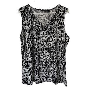 Tahari  Geometric Black/White Knit Tank NWT - Size XL